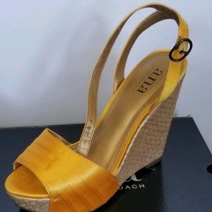 a.n.a Yellow Wedges (Size 7)